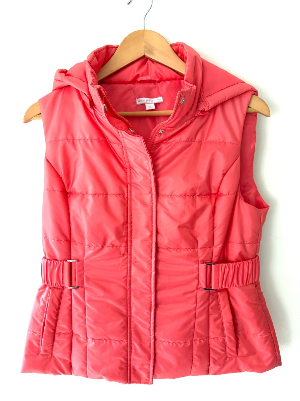 New York & Company Coral Hooded Puffer Vest M Cenched Waist Apres Ski Cozy